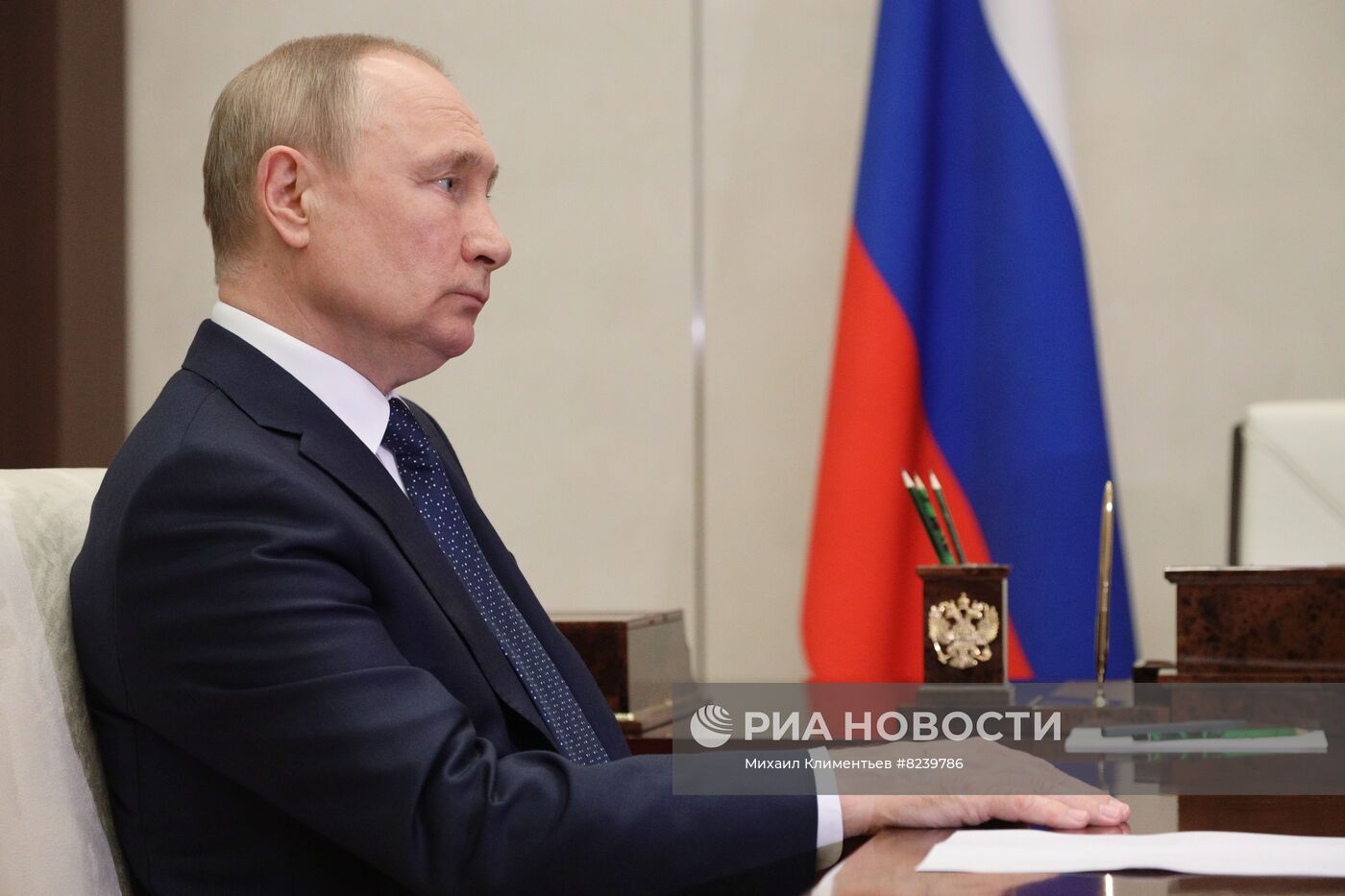 Президент РФ В. Путин провел встречу с министром энергетики РФ Н. Шульгиновым