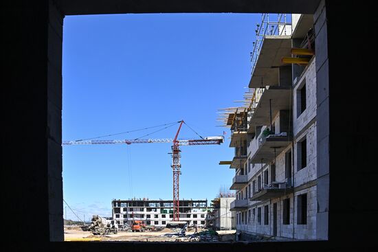 Строительство жилых домов бригадами ВСК МО РФ в Мариуполе