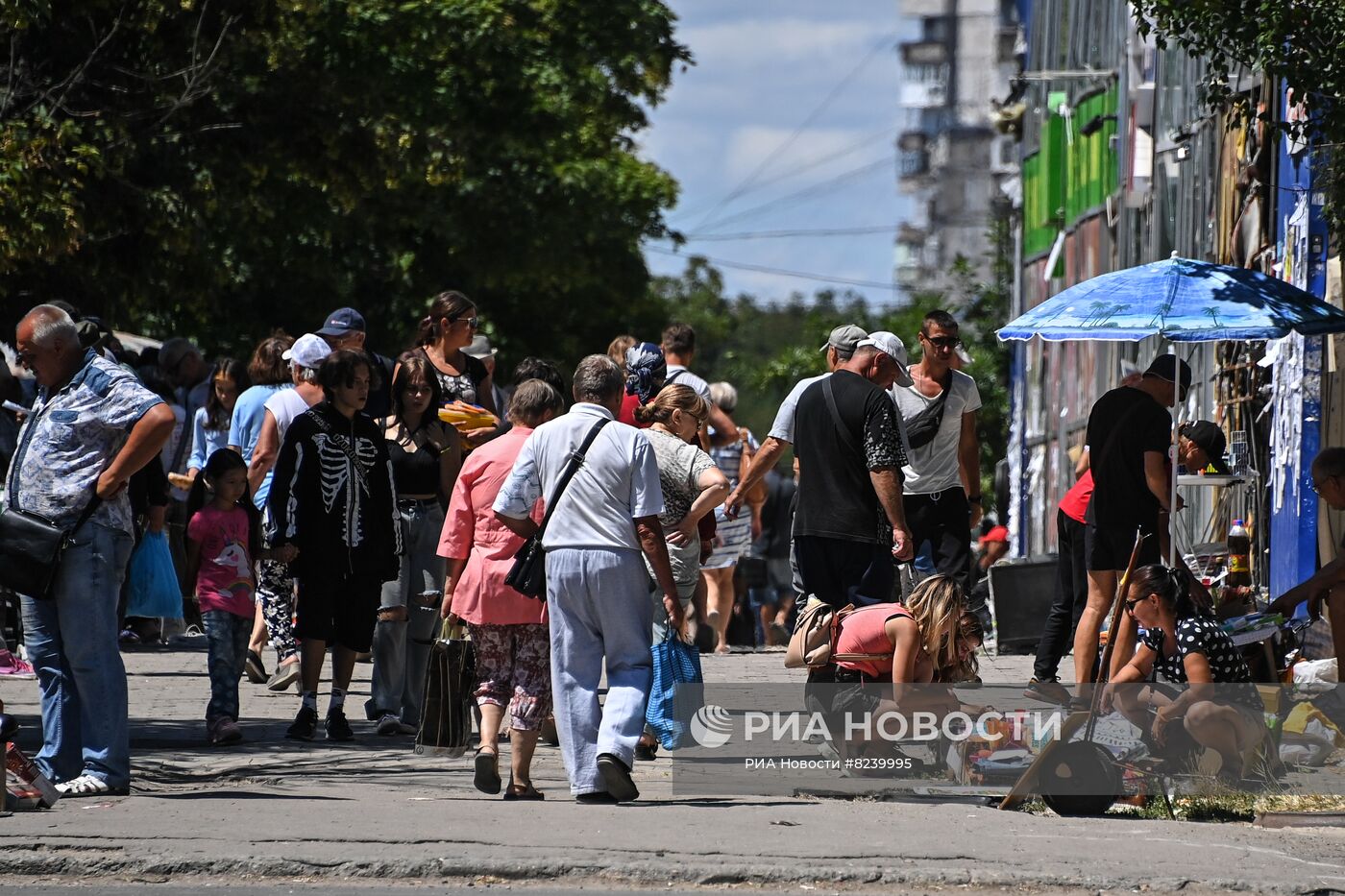Стихийный рынок в Мариуполе