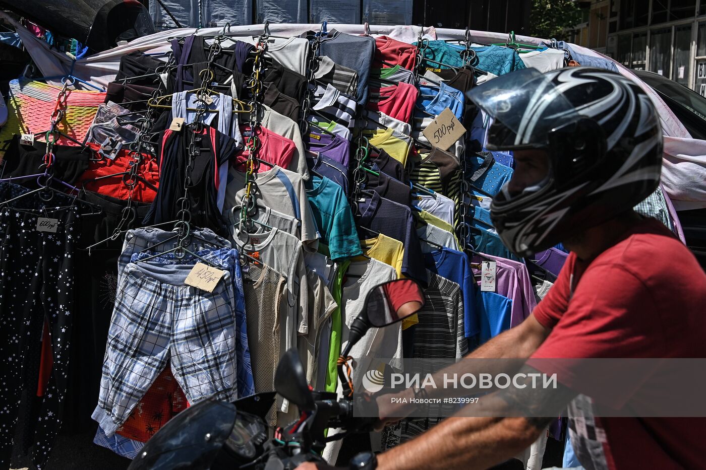 Стихийный рынок в Мариуполе