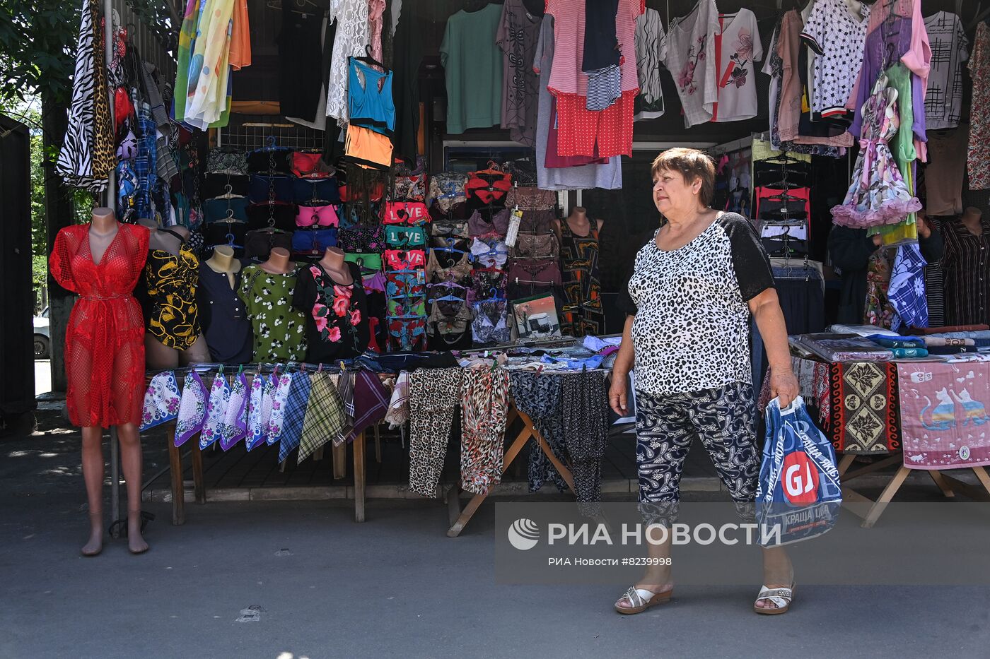 Стихийный рынок в Мариуполе