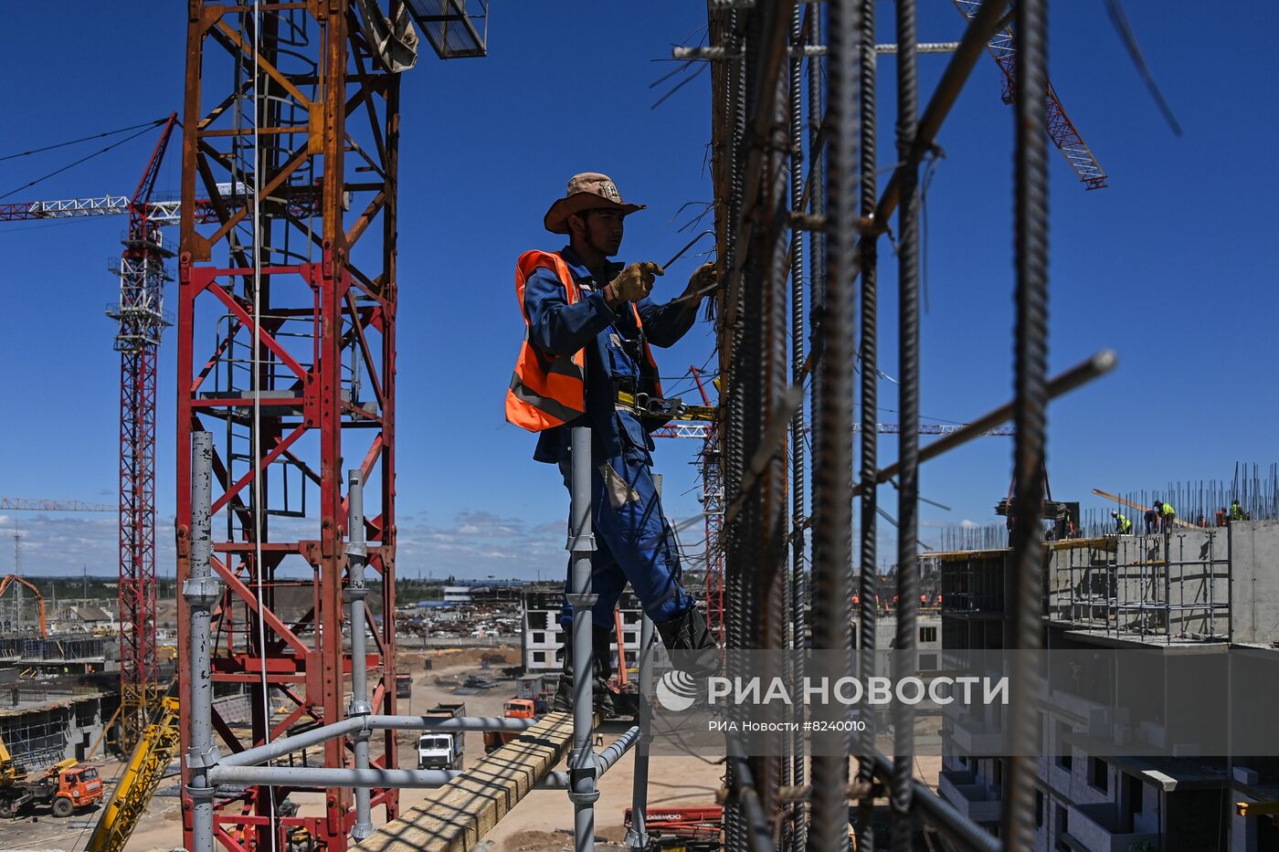 Строительство жилых домов бригадами ВСК МО РФ в Мариуполе