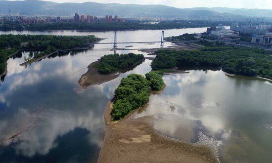 Река Енисей обмелела в Красноярском крае 