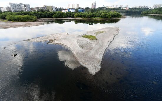 Река Енисей обмелела в Красноярском крае 