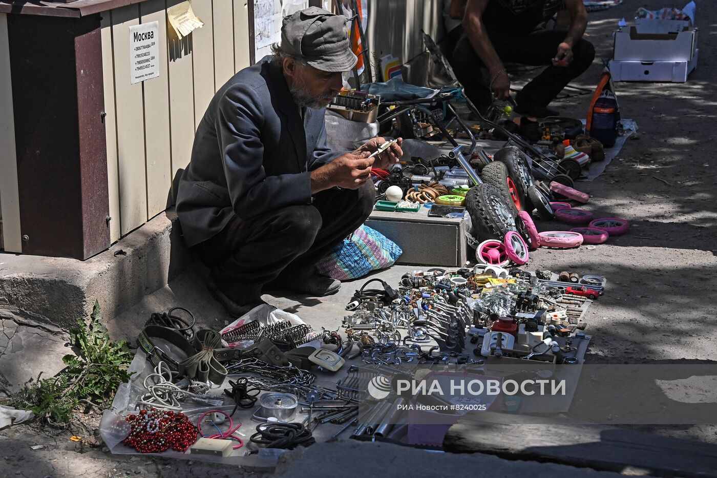 Стихийный рынок в Мариуполе