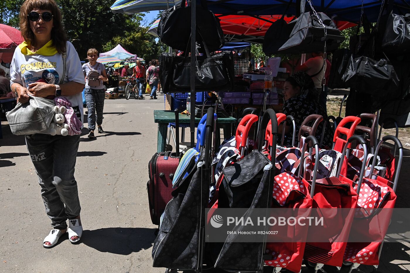 Стихийный рынок в Мариуполе