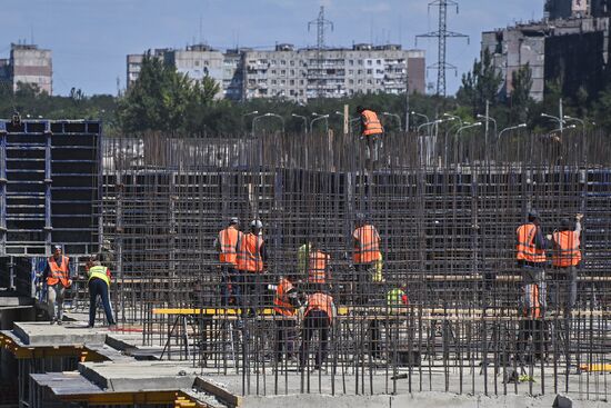 Строительство жилых домов бригадами ВСК МО РФ в Мариуполе