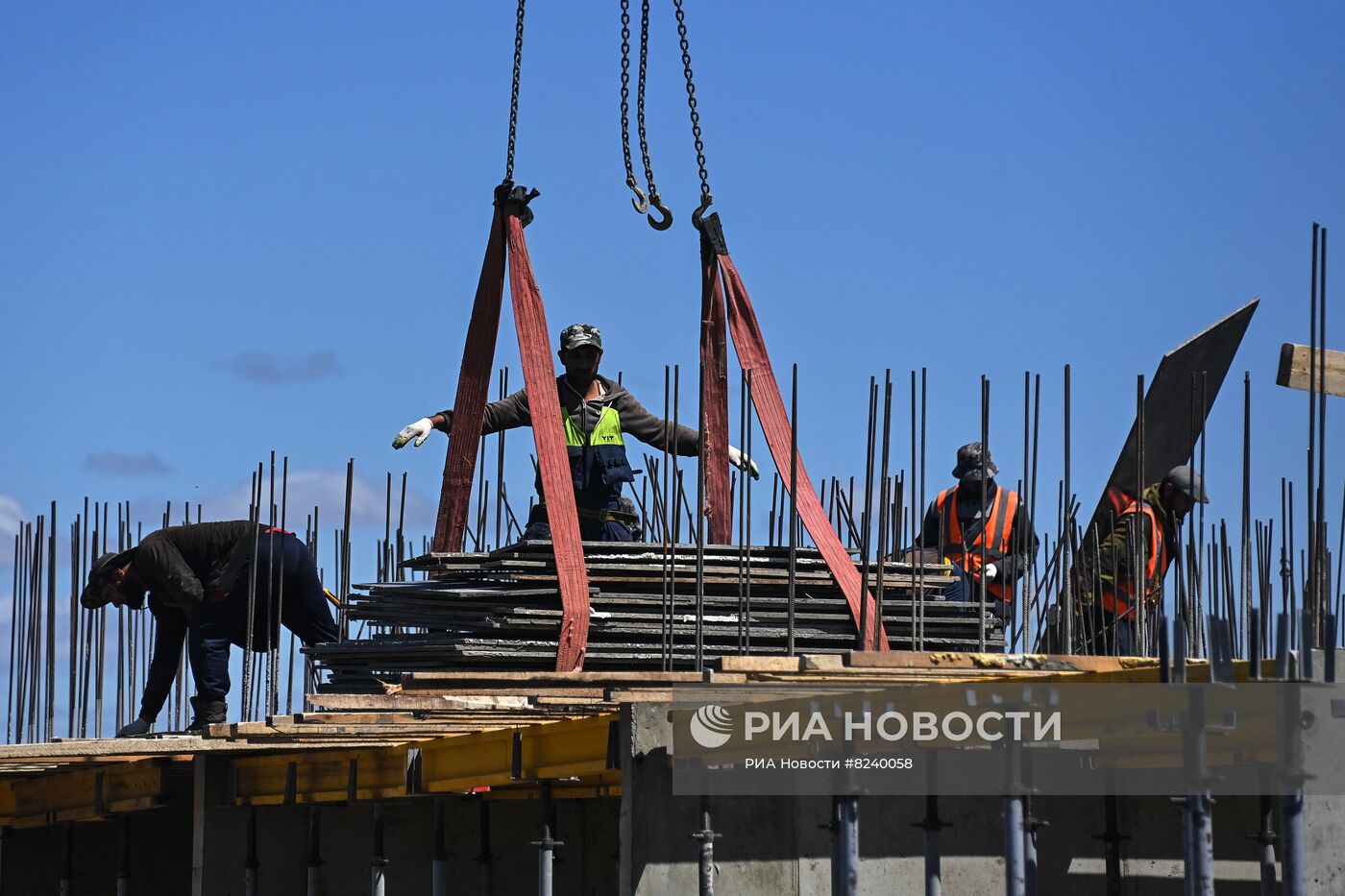 Строительство жилых домов бригадами ВСК МО РФ в Мариуполе