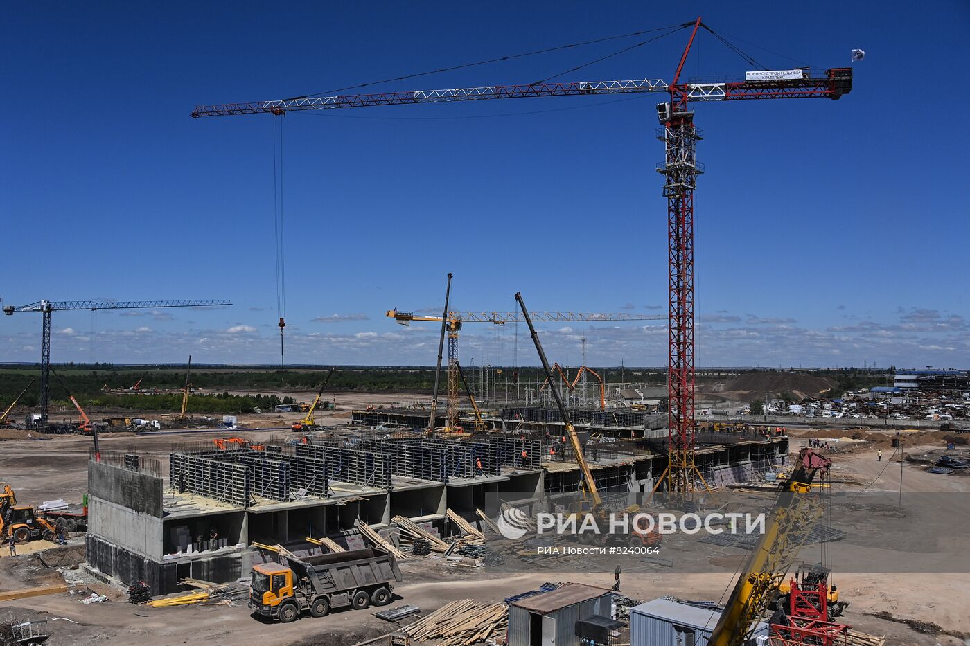 Строительство жилых домов бригадами ВСК МО РФ в Мариуполе