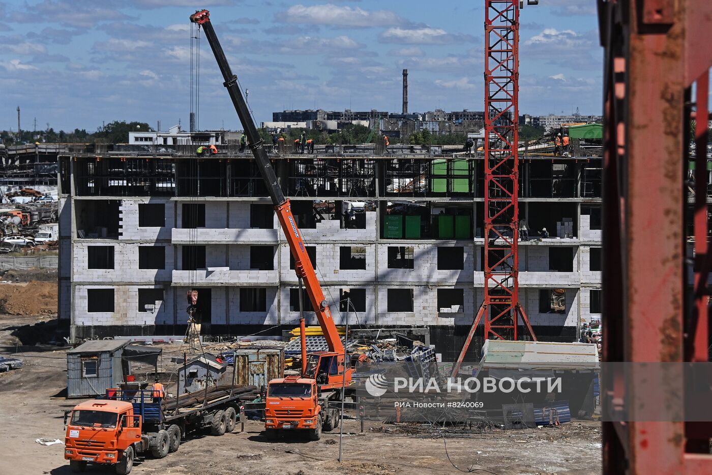 Строительство жилых домов бригадами ВСК МО РФ в Мариуполе