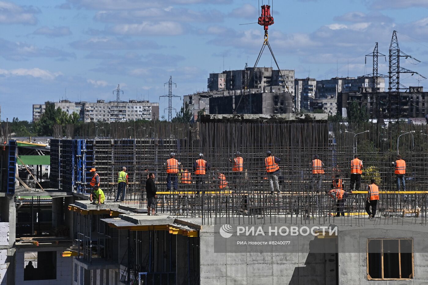 Строительство жилых домов бригадами ВСК МО РФ в Мариуполе