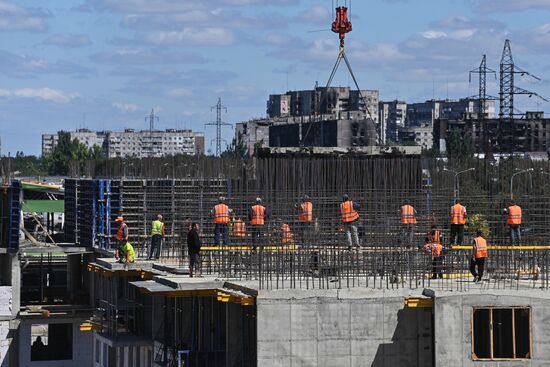 Строительство жилых домов бригадами ВСК МО РФ в Мариуполе