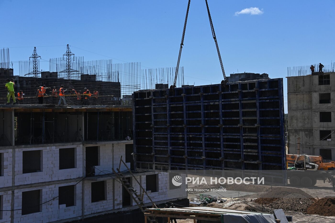 Строительство жилых домов бригадами ВСК МО РФ в Мариуполе