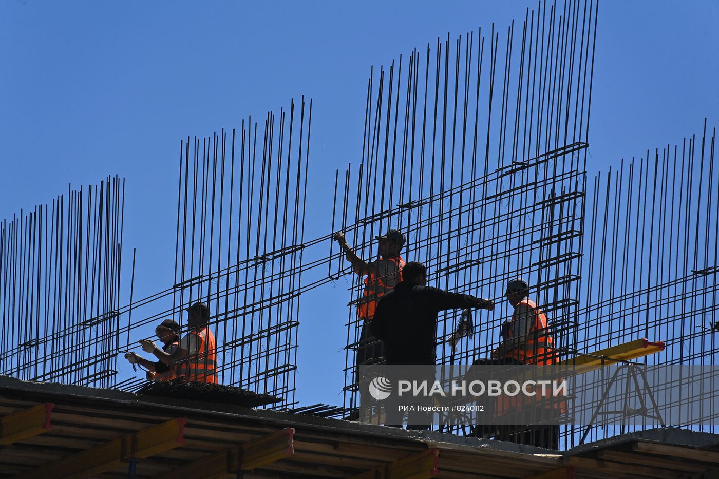 Строительство жилых домов бригадами ВСК МО РФ в Мариуполе