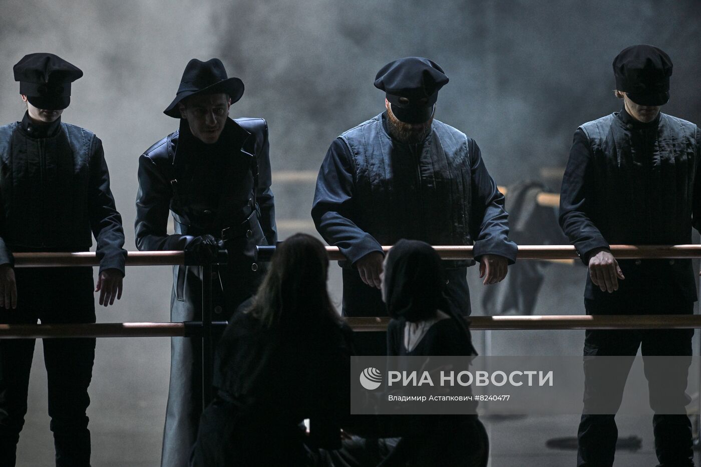 Спектакль "Гроза" в театре "Сатирикон"