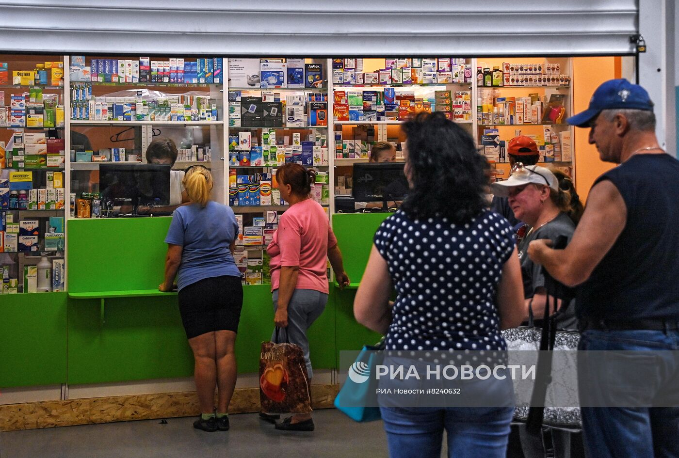 Центр гуманитарной помощи партии "Единая Россия" в Мариуполе