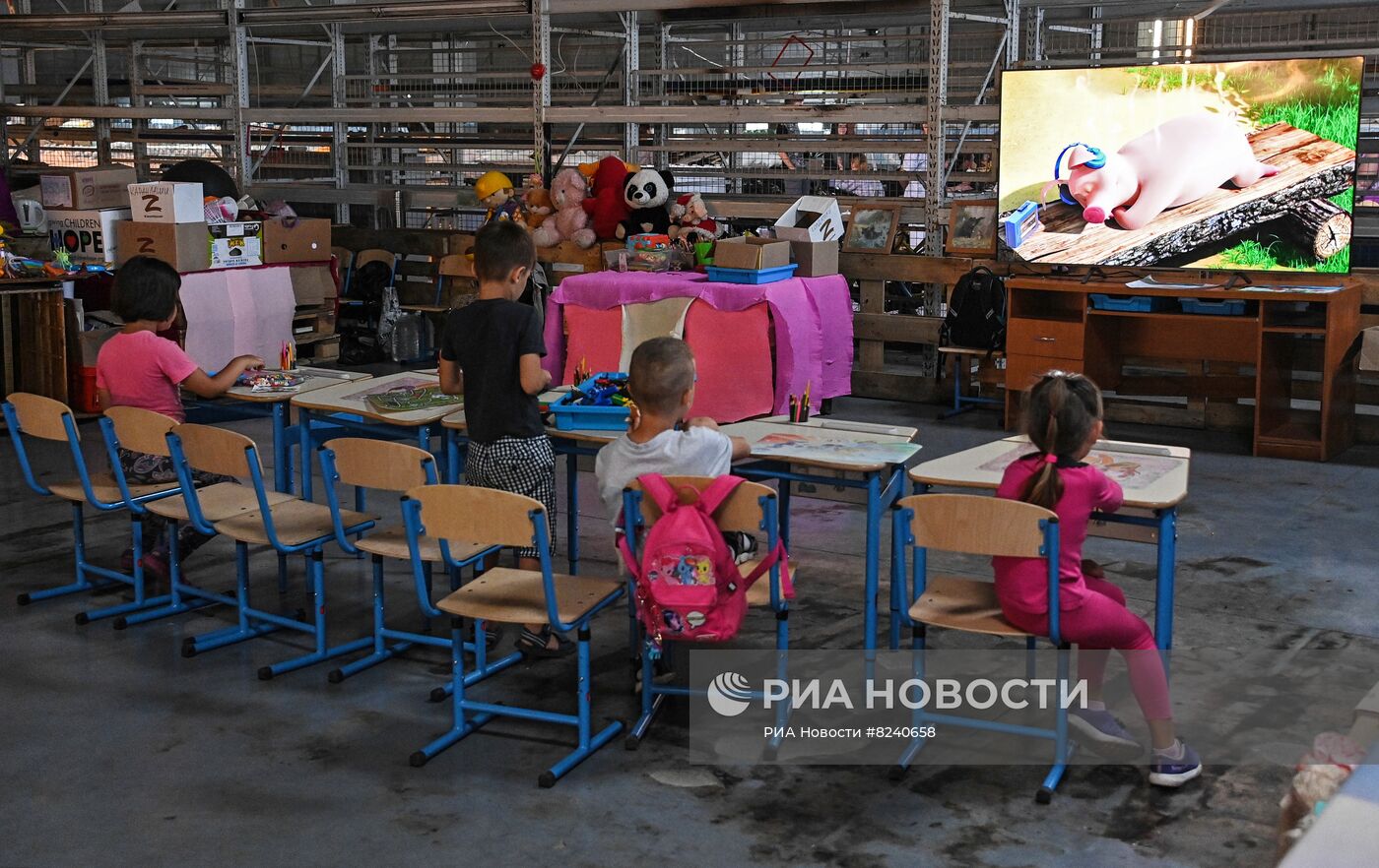 Центр гуманитарной помощи партии "Единая Россия" в Мариуполе