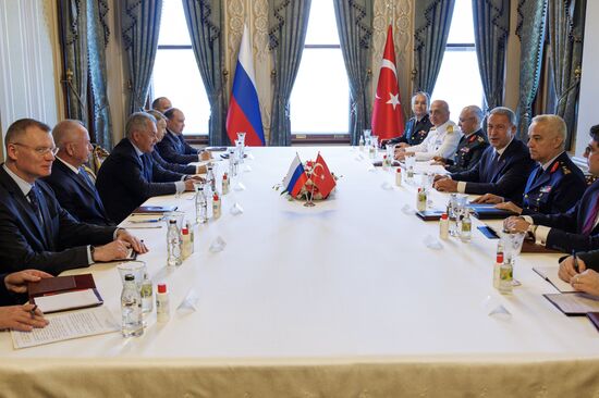 Встреча министров обороны России и Турции С. Шойгу и Х. Акара