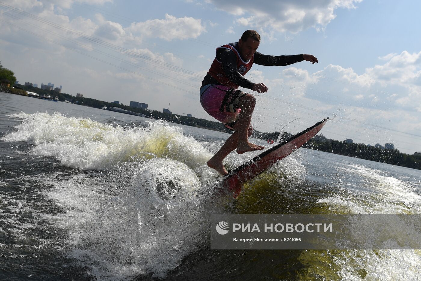 Соревнования по вейксерфингу 