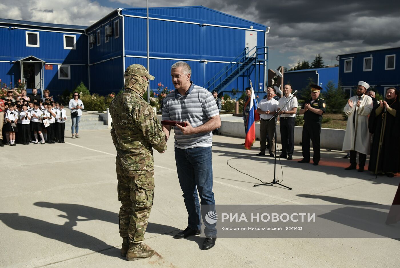 В Крыму встретили сотрудников ОМОНа, вернувшихся из зоны спецоперации