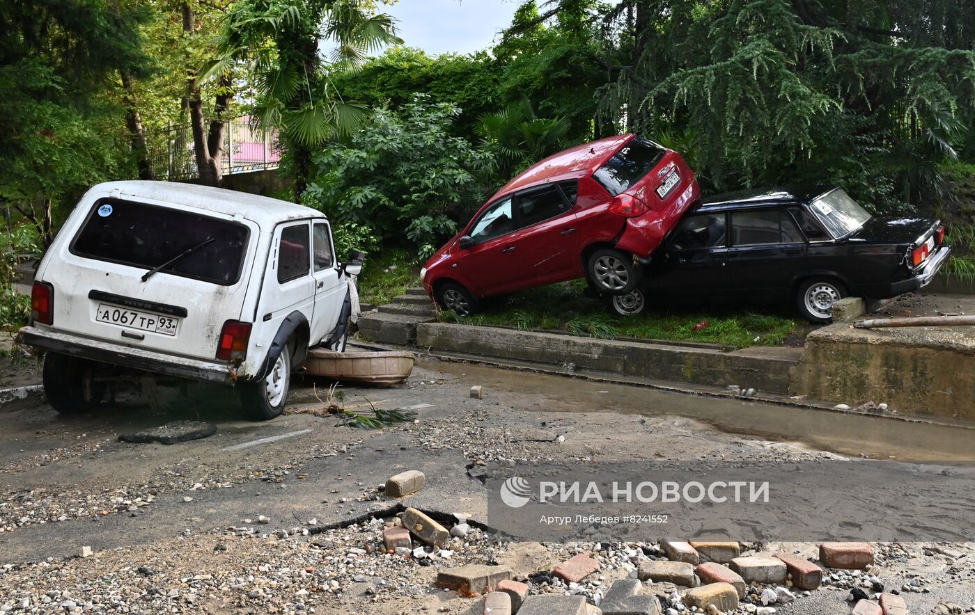 Сочи затопило после обильных ливней