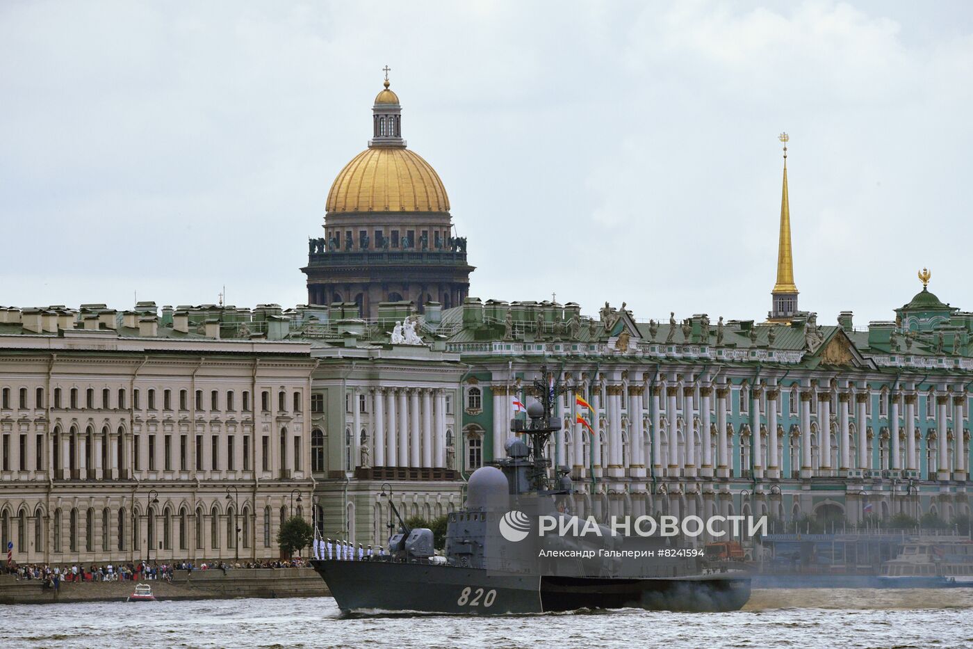 Репетиция парада ко Дню ВМФ в Санкт-Петербурге