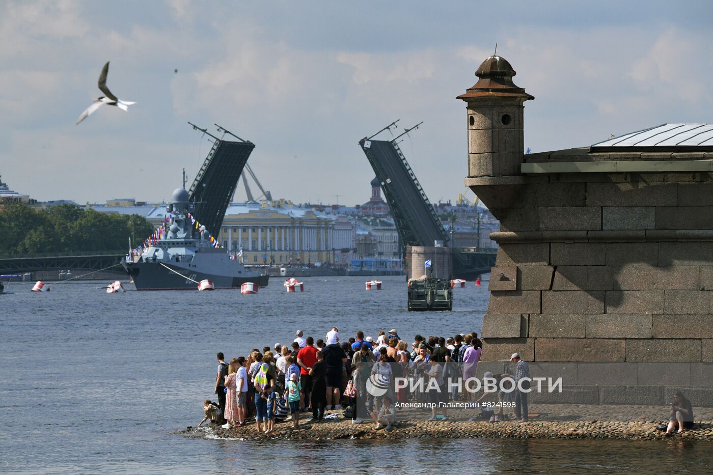 Репетиция парада ко Дню ВМФ в Санкт-Петербурге