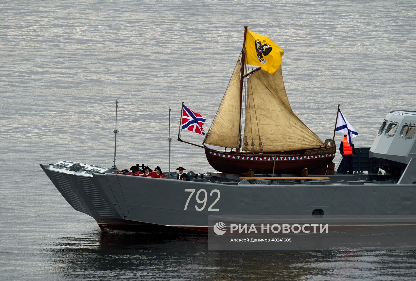 Репетиция парада ко Дню ВМФ в Санкт-Петербурге