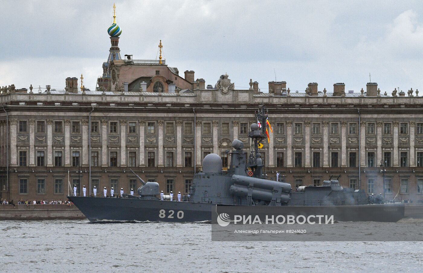 Репетиция парада ко Дню ВМФ в Санкт-Петербурге