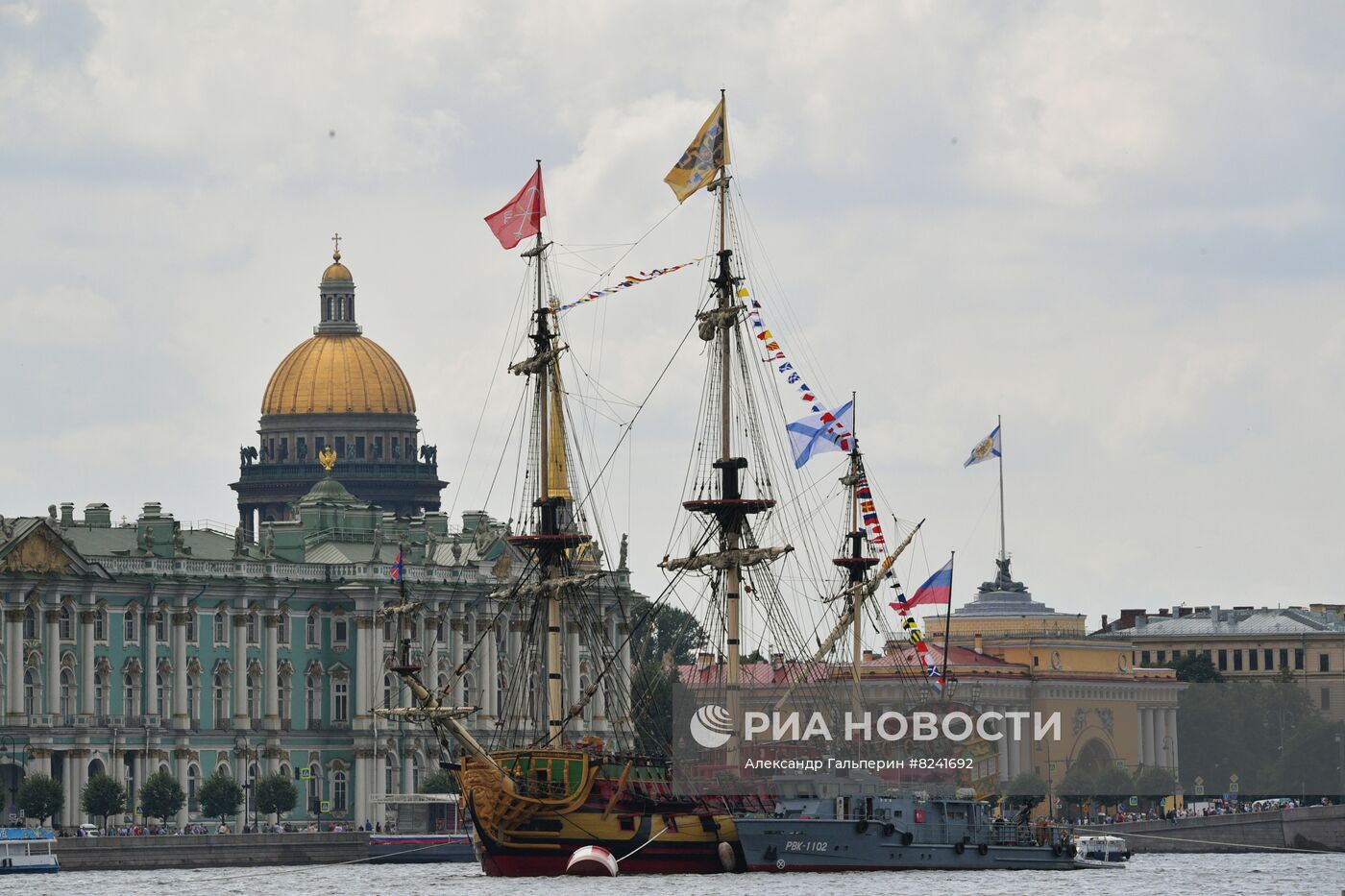 Репетиция парада ко Дню ВМФ в Санкт-Петербурге