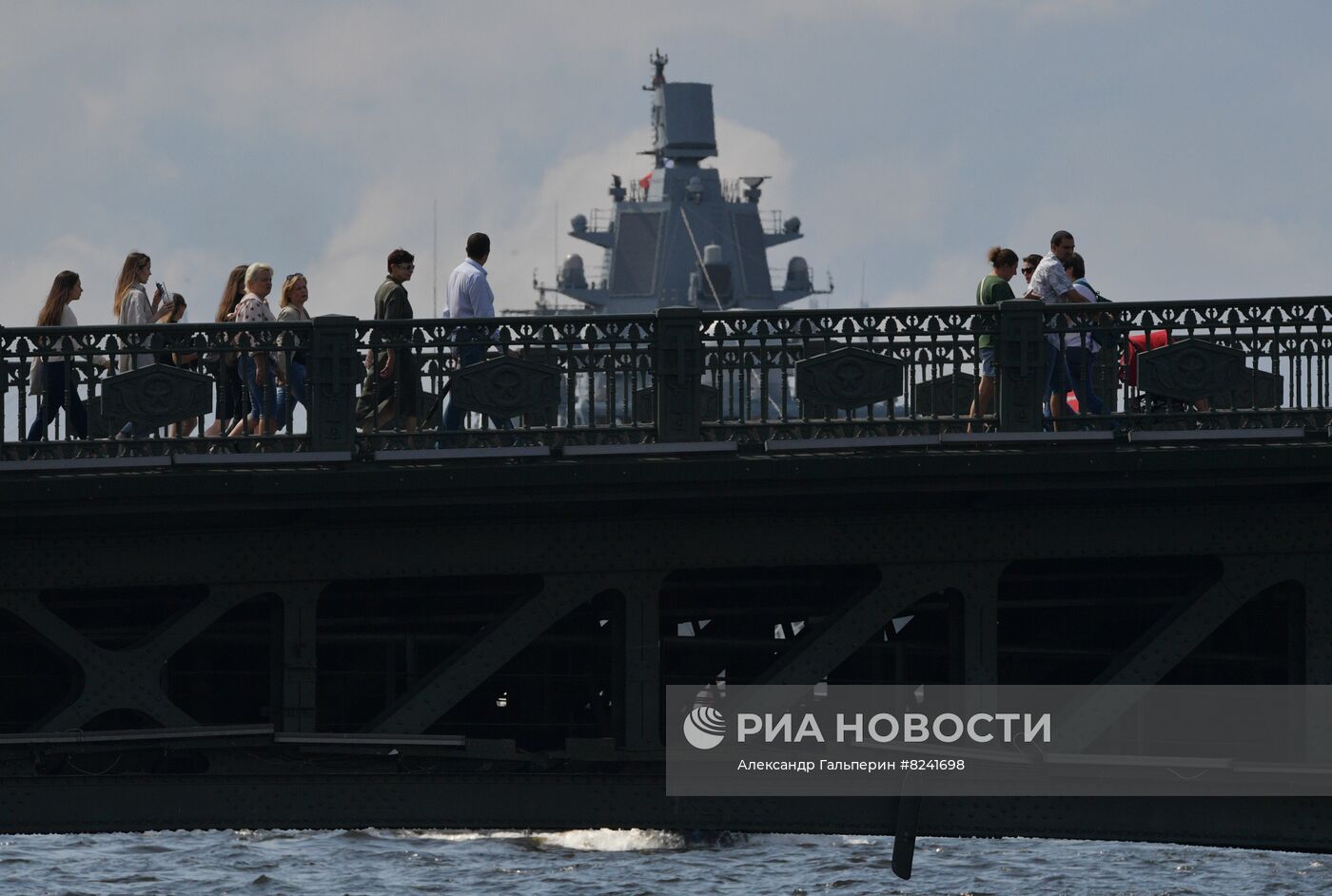 Репетиция парада ко Дню ВМФ в Санкт-Петербурге