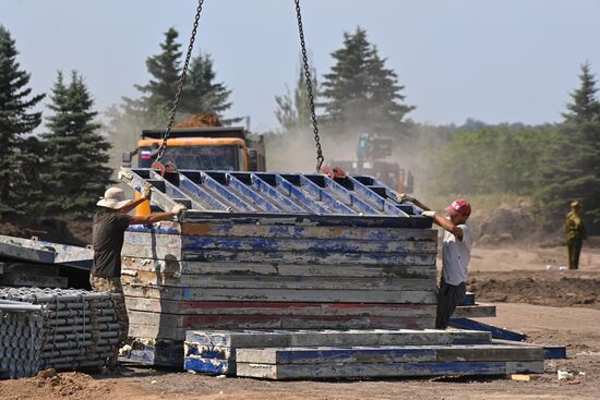 Строительство микрорайона бригадами ВСК МО РФ в Мариуполе