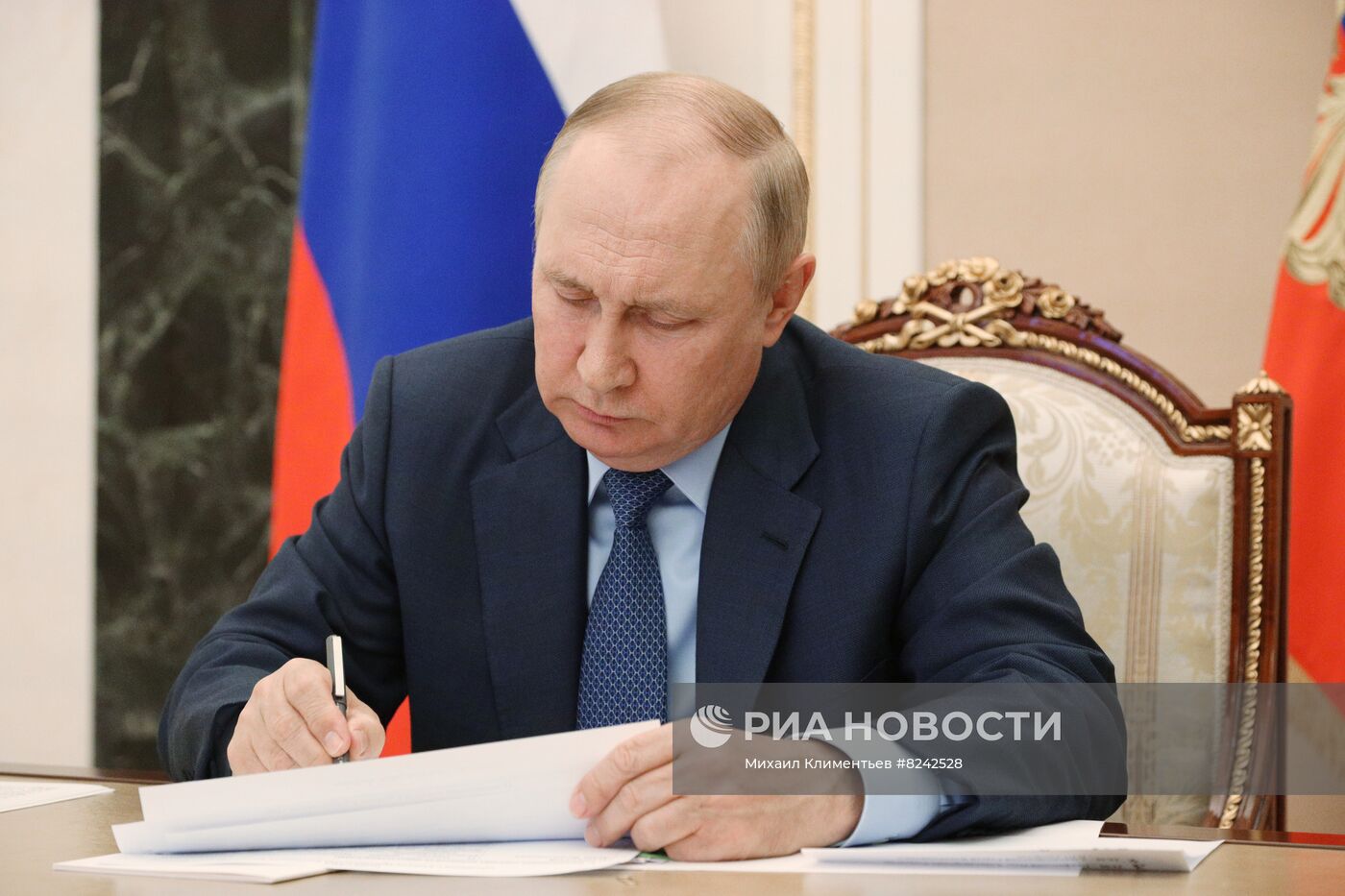 Президент РФ В. Путин провел совещание с членами правительства