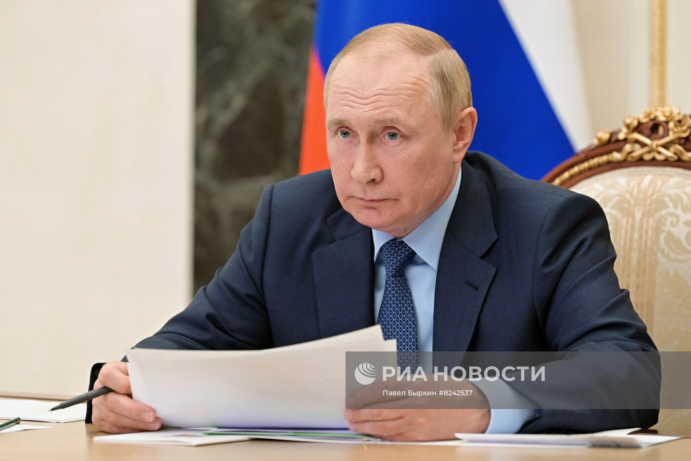 Президент РФ В. Путин провел совещание с членами правительства