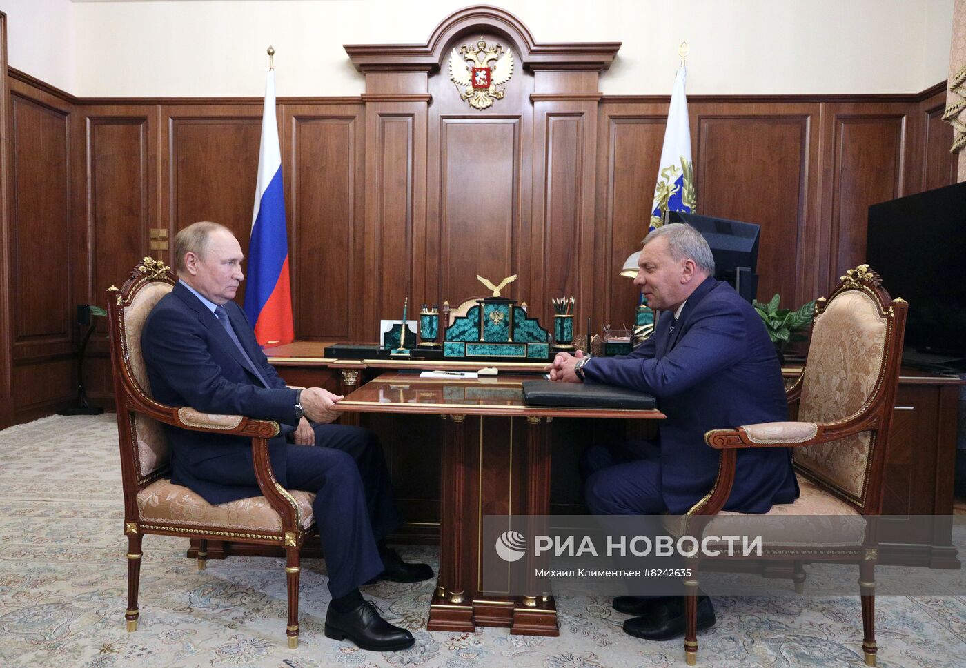 Рабочая встреча президента РФ В. Путина с генеральным директором Роскосмоса Ю. Борисовым