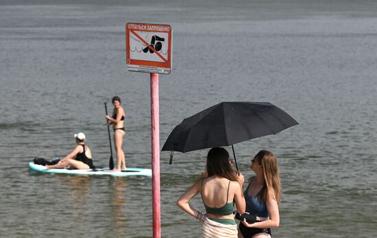 Отдыхающие на Химкинском водохранилище