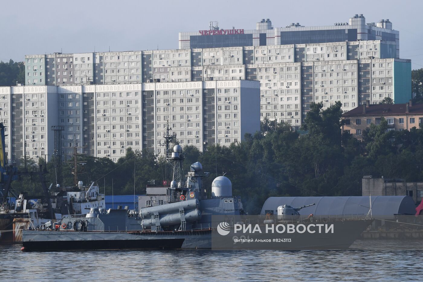 Формирование строя кораблей ко Дню ВМФ во Владивостоке