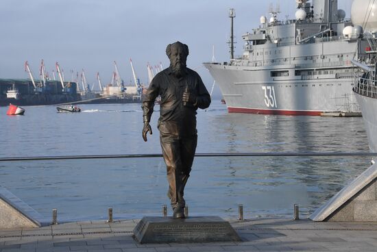 Формирование строя кораблей ко Дню ВМФ во Владивостоке Владивосток