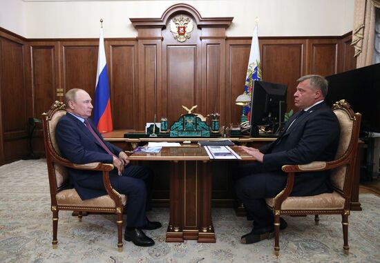 Рабочая встреча президента РФ В. Путина с губернатором Астраханской области И. Бабушкиным