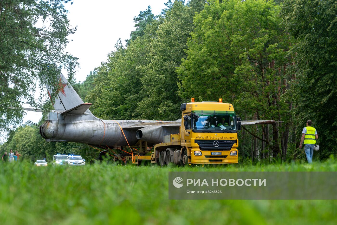 Демонтаж памятника советским летчикам в Риге