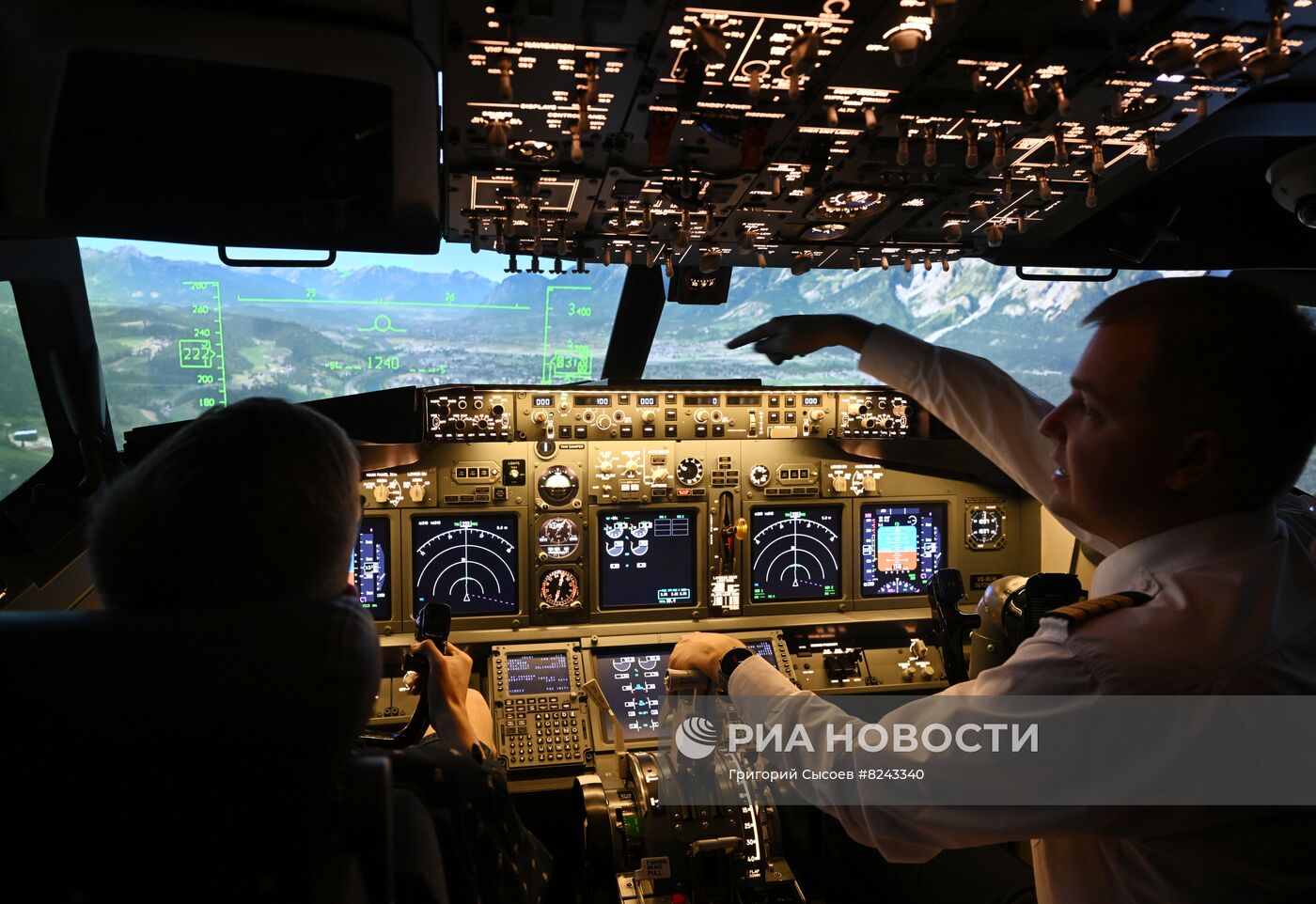 Презентация нового авиатренажера Boeing 737