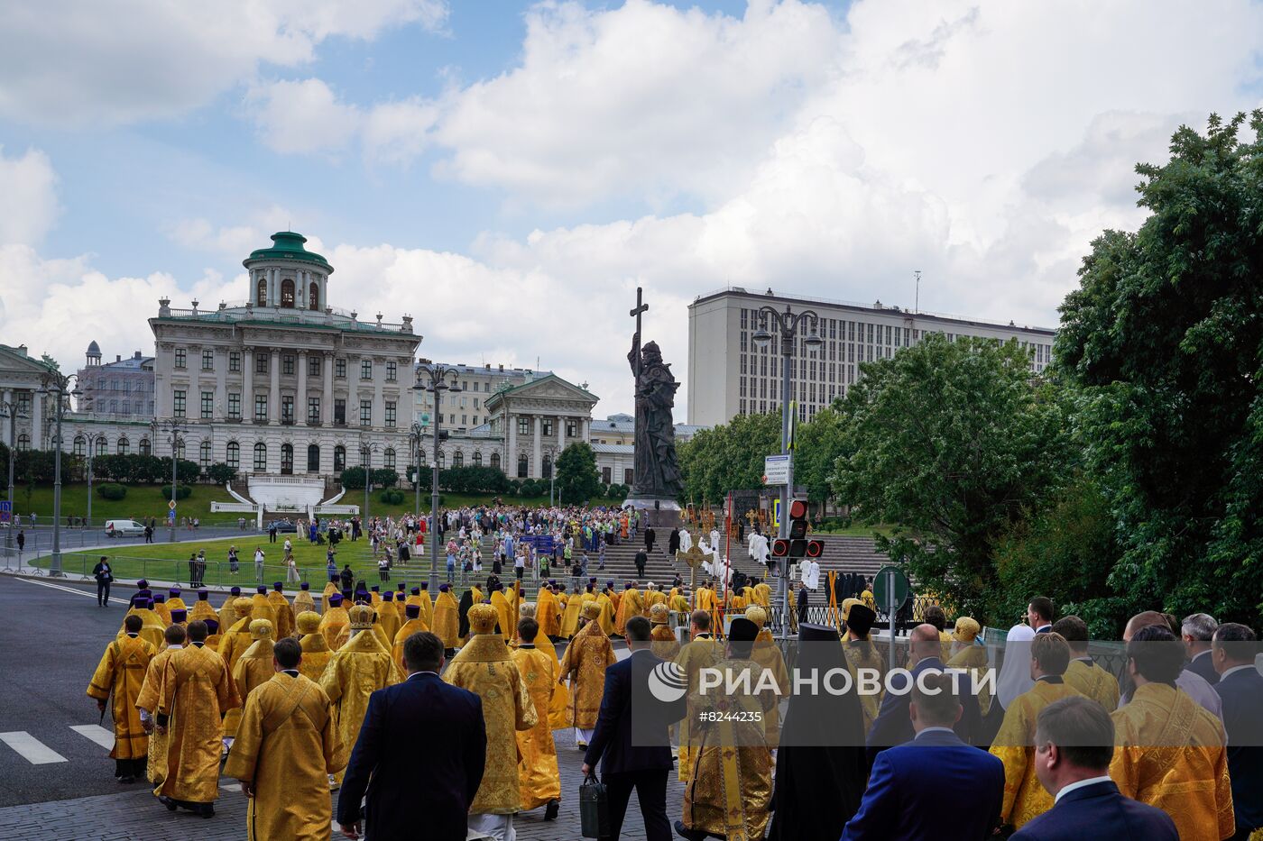 Патриаршее служение в день крещения Руси