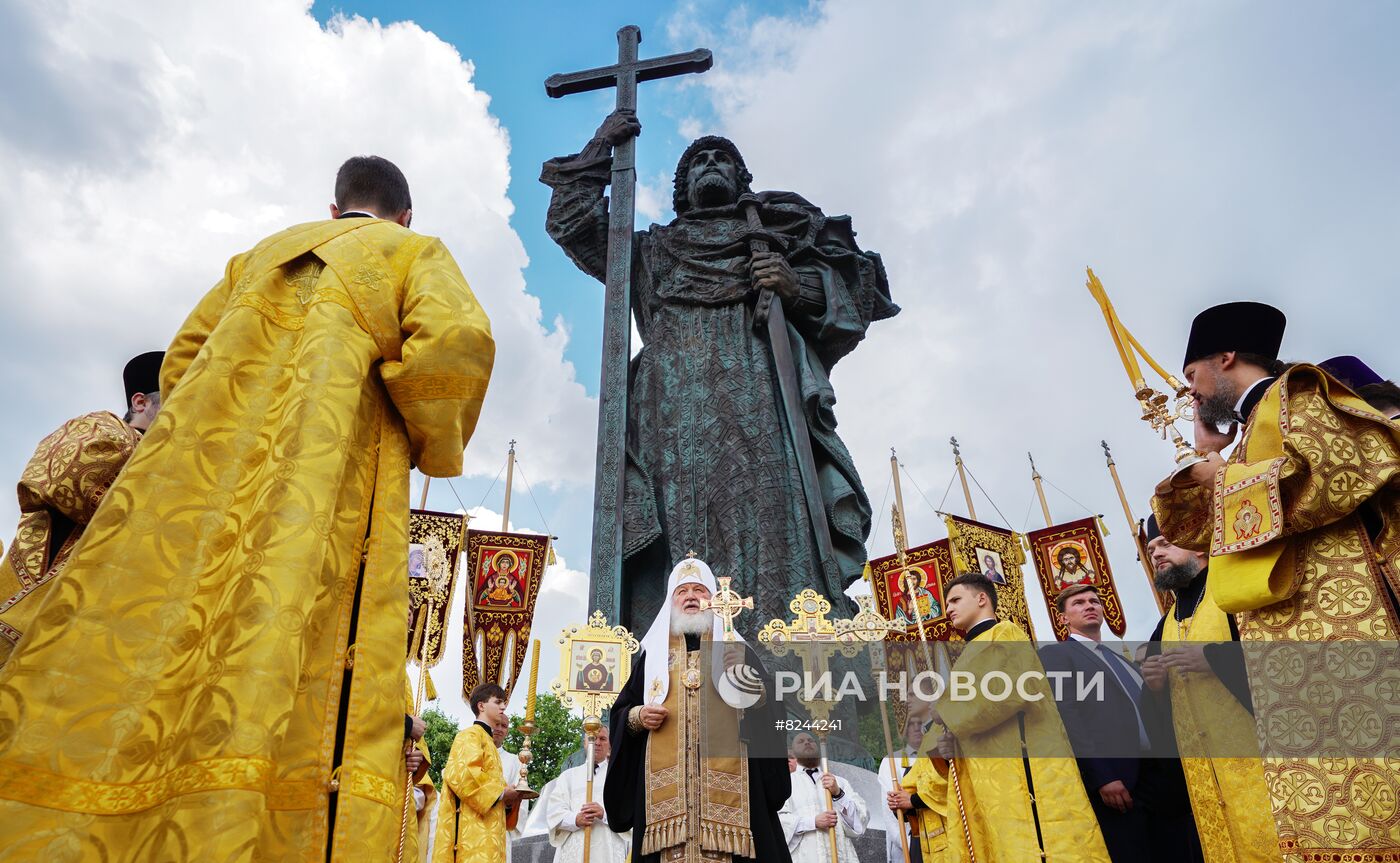 Патриаршее служение в день крещения Руси