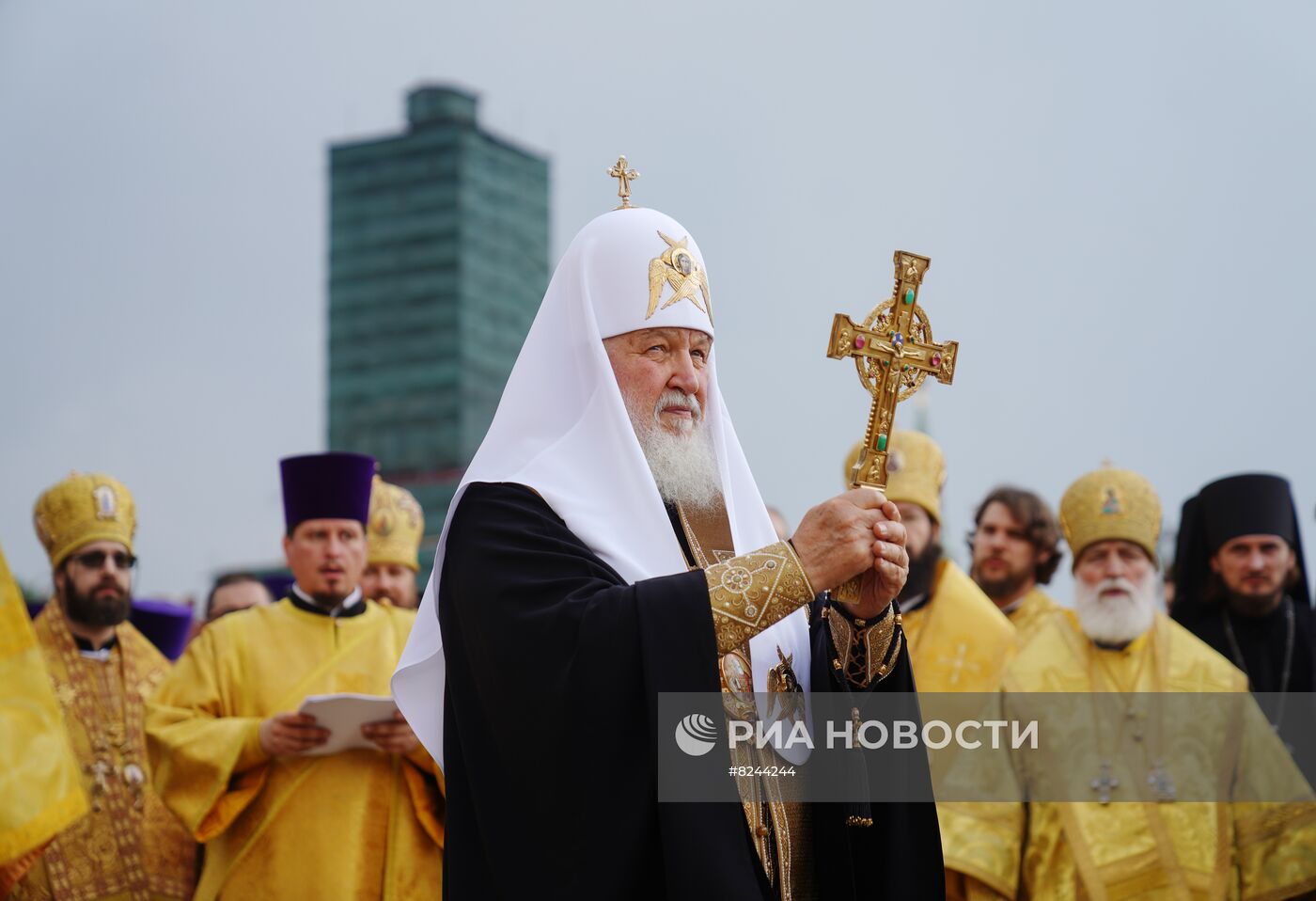 Патриаршее служение в день крещения Руси