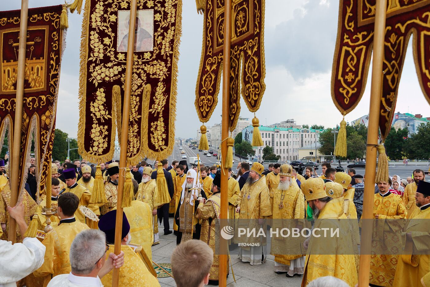 Патриаршее служение в день крещения Руси