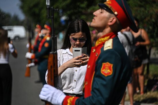 Акция "Парад для одного ветерана" в Мариуполе