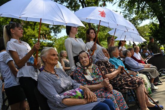 Акция "Парад для одного ветерана" в Мариуполе