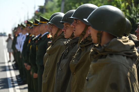 Акция "Парад для одного ветерана" в Мариуполе
