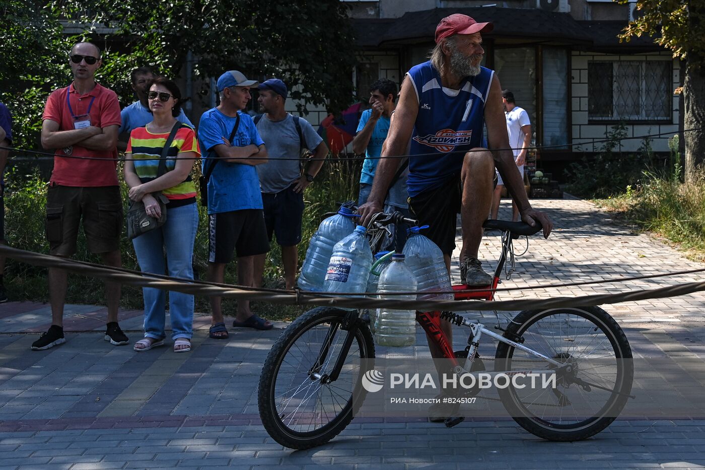 Акция "Парад для одного ветерана" в Мариуполе