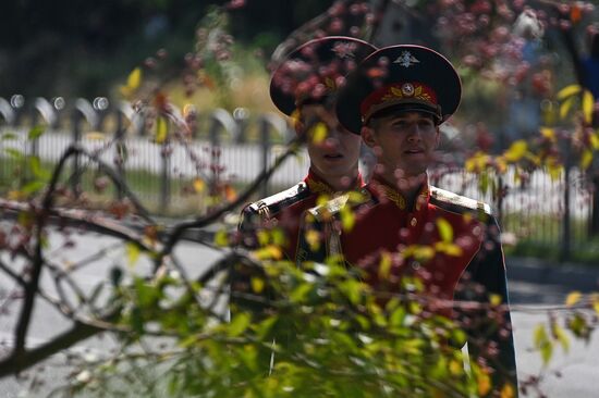 Акция "Парад для одного ветерана" в Мариуполе